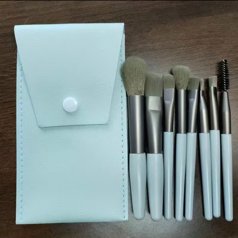 BNIB - 8 pc Makeup Brush Set & Holder